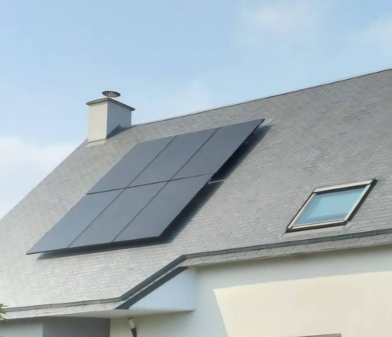 Installation de panneaux solaires sur toit ardoise par EFFI PAC