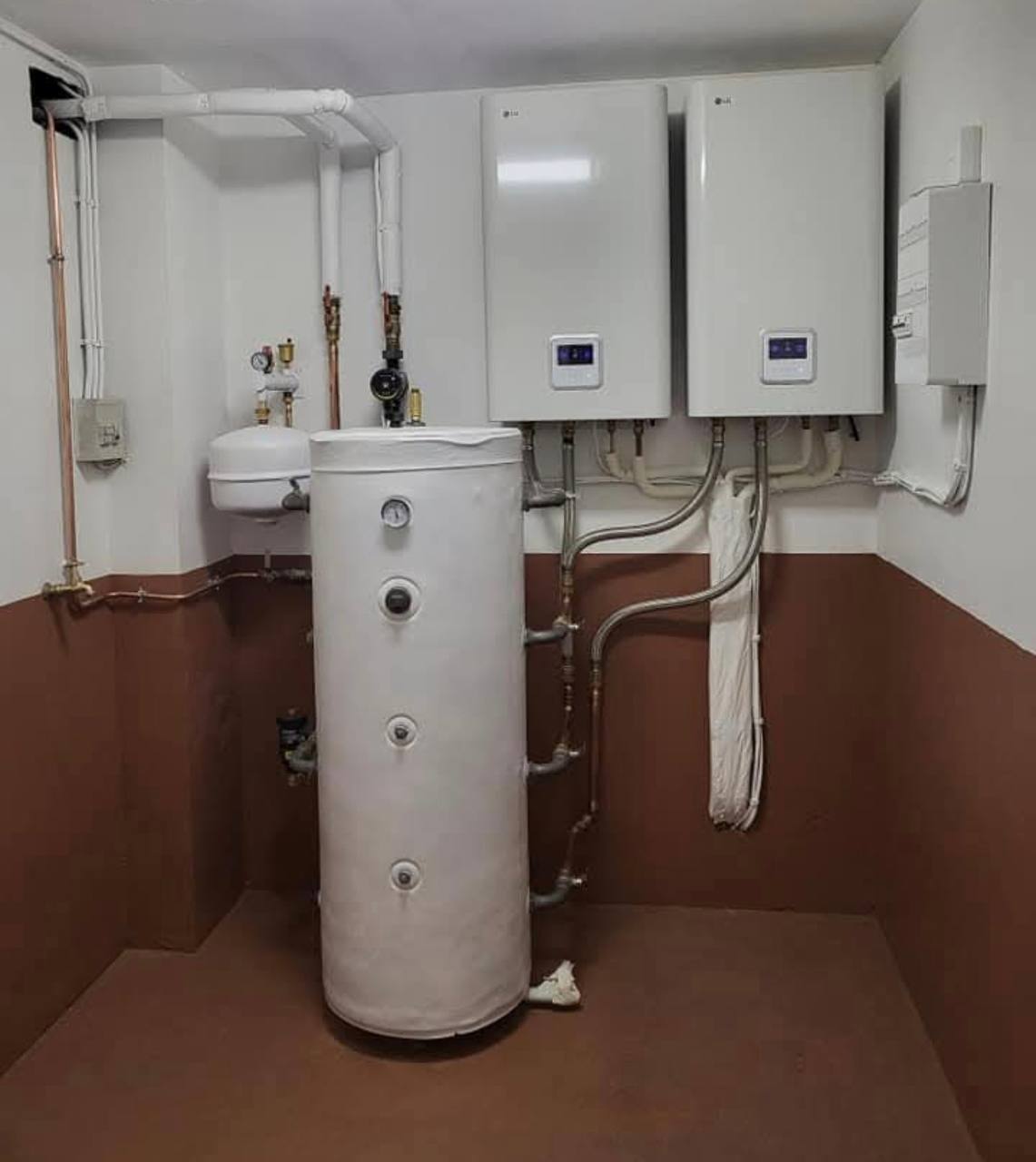 Chaufferie complète avec deux modules LG intérieurs et ballon ECS