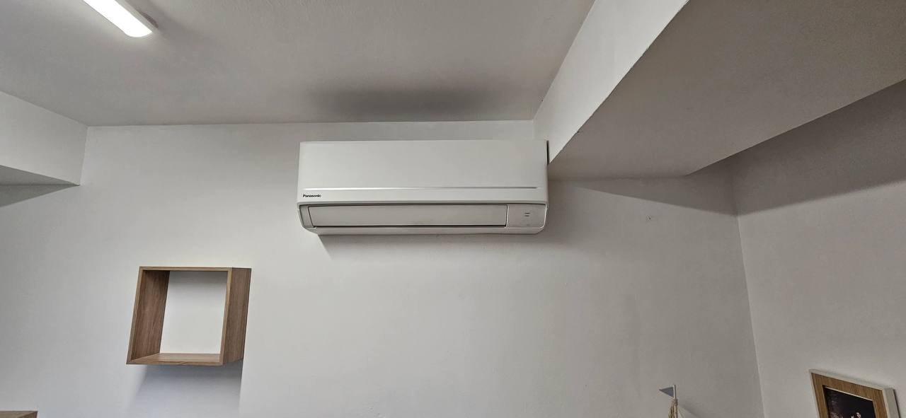 Climatisation Panasonic installée au mur