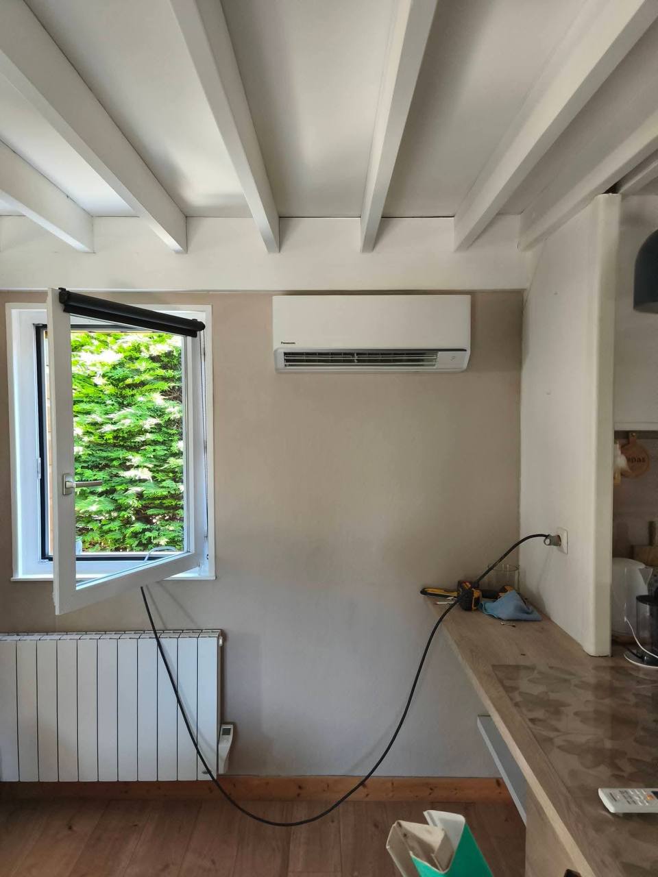 Climatisation Panasonic installée dans un salon